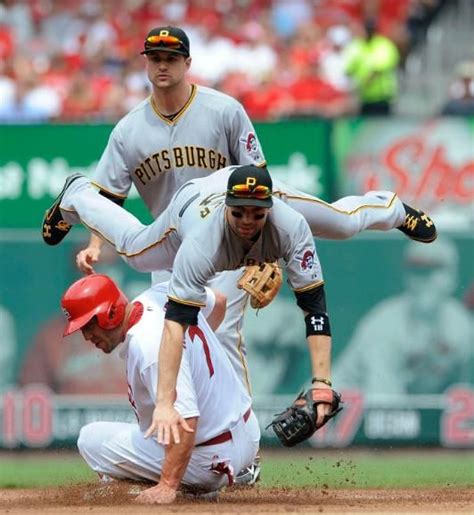 Walker leads Cardinals against the Pirates following 4-hit performance